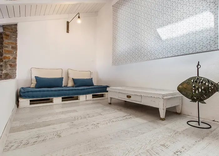 아파트 Vathisthea *